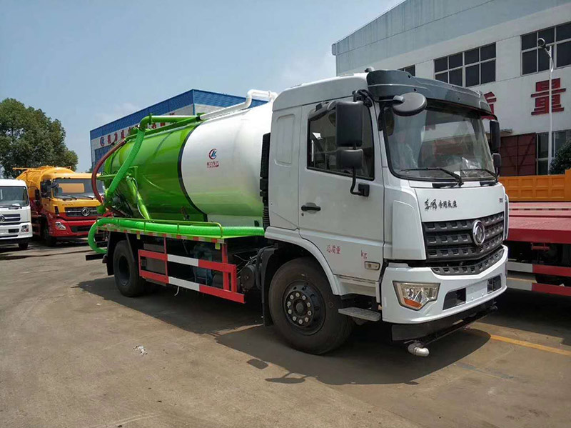 東風專底吸污車