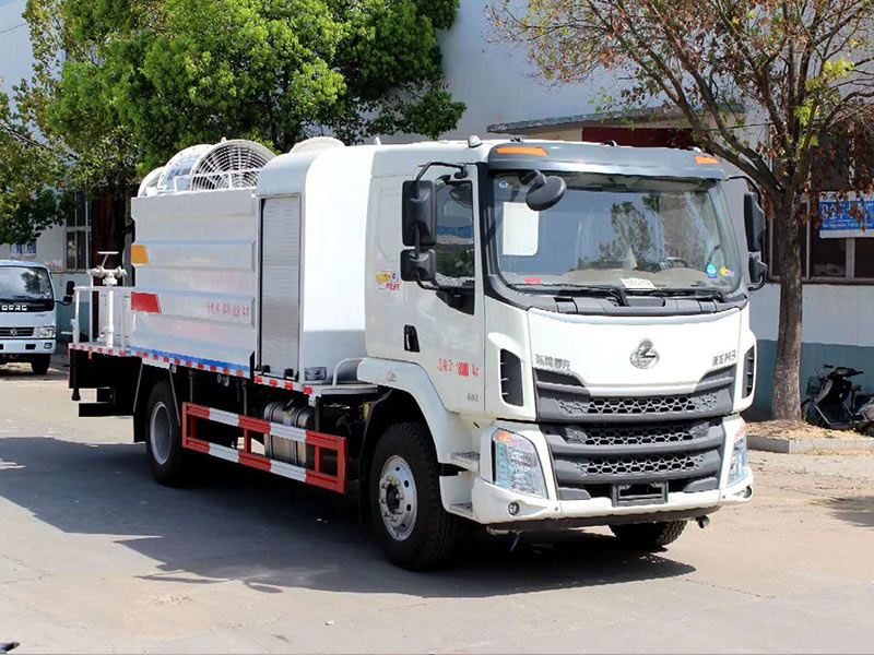 柳汽乘龍多功能抑塵車