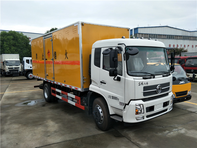 東風天錦爆破器材運輸車