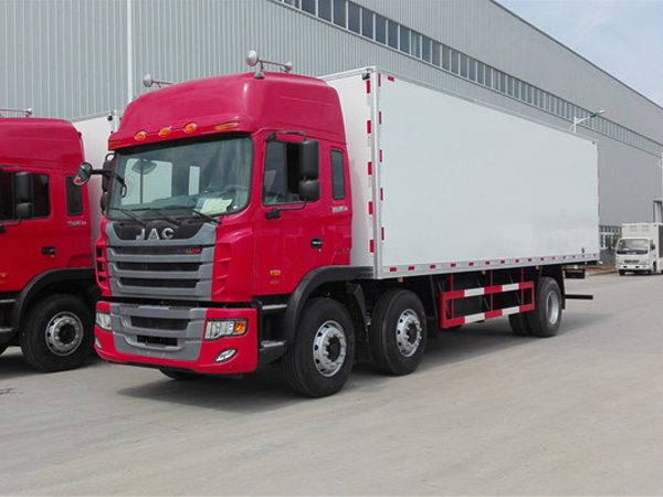 江淮格爾發小三軸冷藏車-廂長9.6米