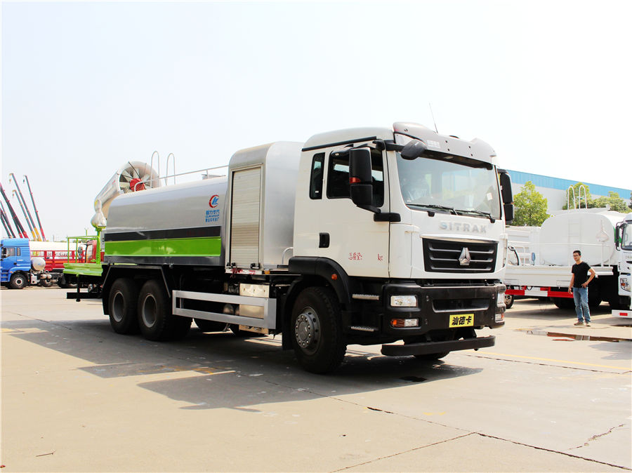 國(guó)六重汽汕德卡后雙橋多功能抑塵車