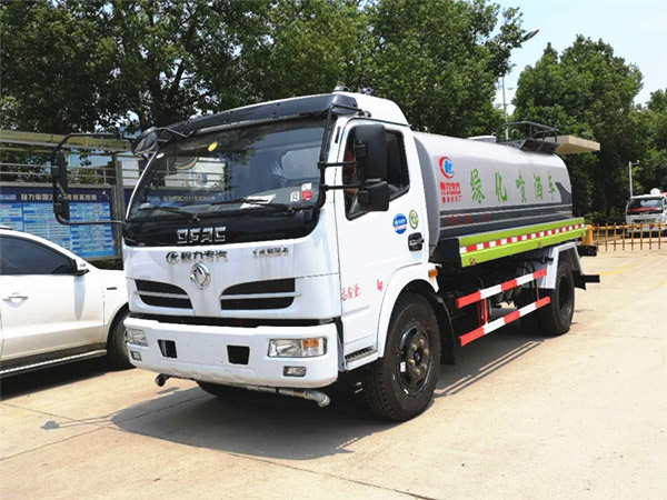 好消息  灑水車熱銷，年底灑水車現(xiàn)貨優(yōu)惠熱銷！