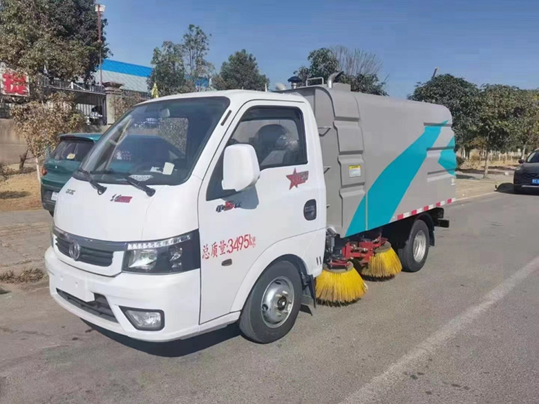 小區(qū)地下室專(zhuān)用藍(lán)牌小型掃路車(chē)推薦