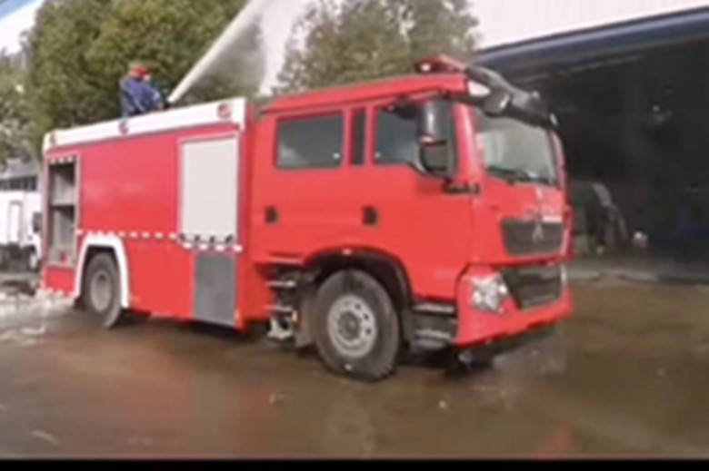 暢銷款豪沃8噸泡沫消防車推薦介紹