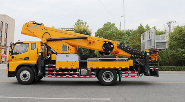 高空作業(yè)車操作前的安全常識講解--程力高空作業(yè)車廠家