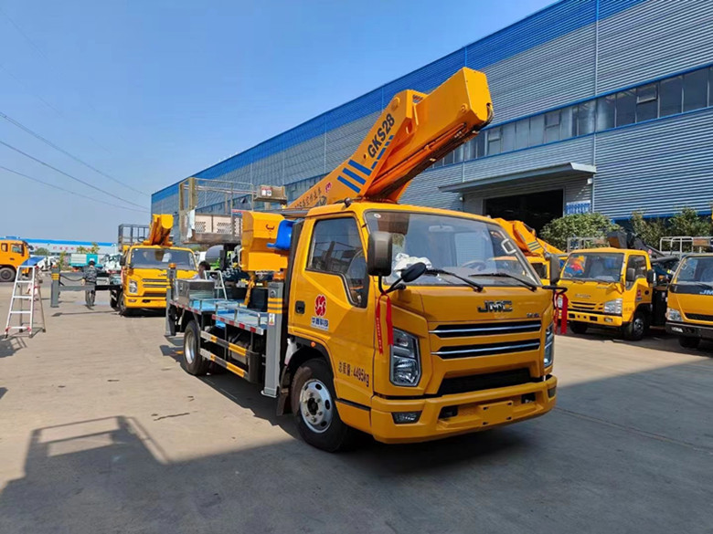 暢銷款藍(lán)牌江鈴28米高空作業(yè)車